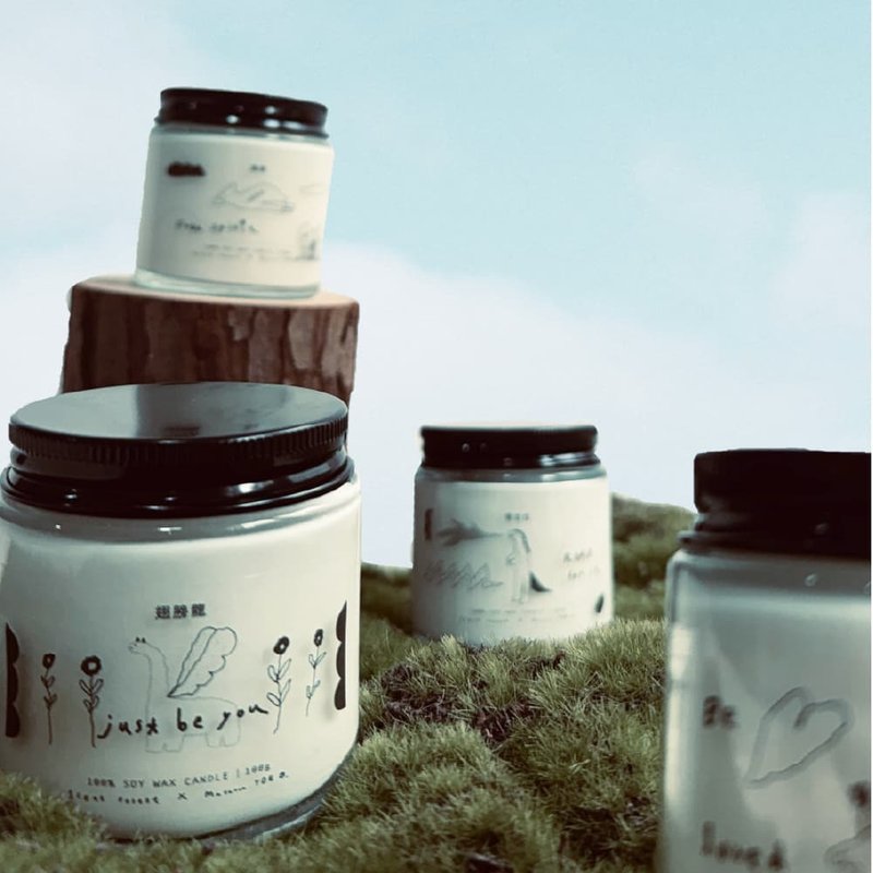 [New Co-branded] Macaron Toes x Fragrance Forest Co-branded 100g Soy Candle - เทียน/เชิงเทียน - ขี้ผึ้ง หลากหลายสี