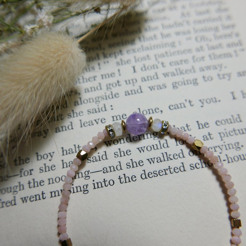 Limited. Lavender crystal very fine bracelet - สร้อยข้อมือ - เครื่องเพชรพลอย สีม่วง