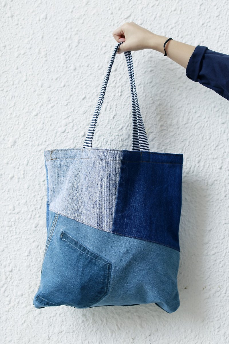 Denim patchwork big tote bag - กระเป๋าแมสเซนเจอร์ - ผ้าฝ้าย/ผ้าลินิน 