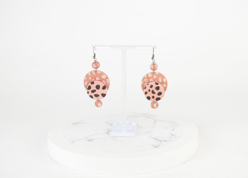 Cute Earrings in Pink & Peach Animal Print Genuine Salvaged Recycled Leather - 耳環/耳夾/耳骨夾 - 真皮 粉紅色