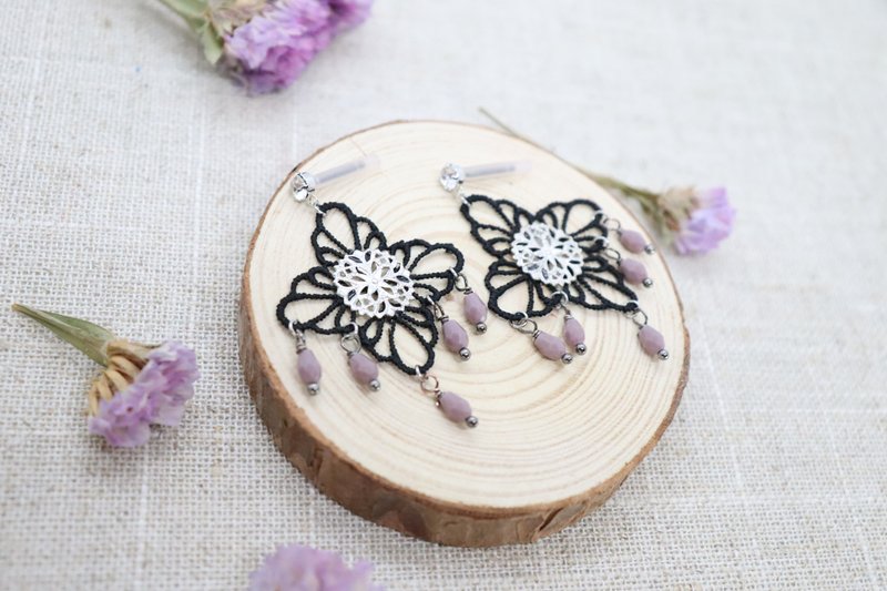 Black Lace & Crystals Unique Chandelier Post Earrings - 耳環/耳夾/耳骨夾 - 水晶 黑色