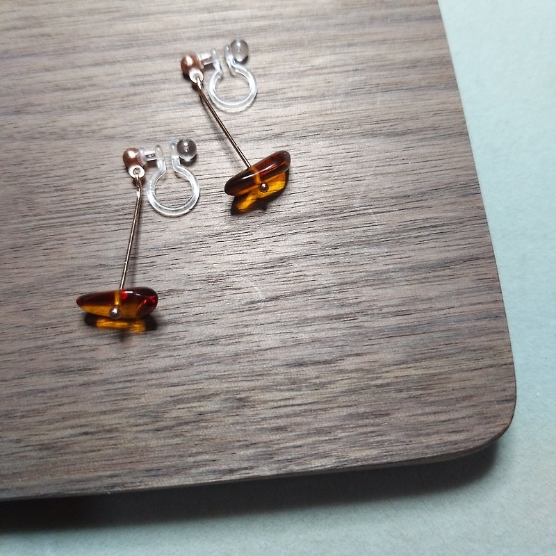 Ancient Love: Baltic Amber Ear Clip(Brass/Resin/uclip/minimal/workwear/rosegold) - Earrings & Clip-ons - Semi-Precious Stones Orange