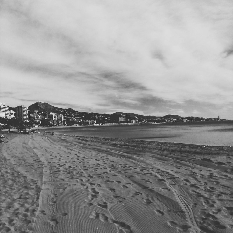 馬拉加的海灘│Beach of Málaga│英國沖印│精緻裱褙│2025 - 海報/掛畫/掛布 - 紙 灰色