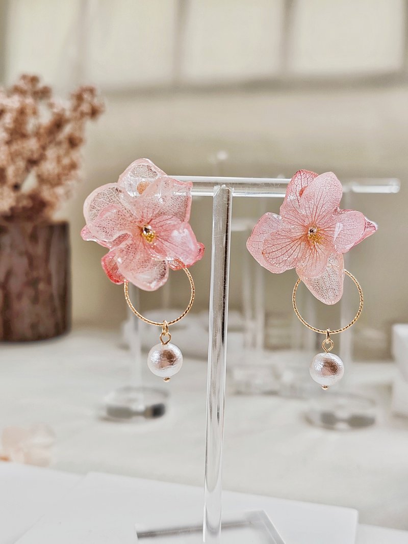 #EA128余霞成绮 Pink hydrangea stud ear clips - Earrings & Clip-ons - Plants & Flowers Pink