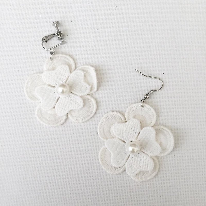 LaPerle white wedding gift married sisters month sunflowers Spiraea embroidered flower-crocheted earrings pierced lugs do not clip earrings simple text blue light - ต่างหู - งานปัก ขาว