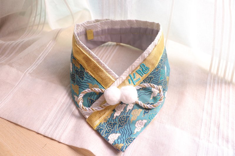 Pet bib scarf, Japanese style kimono, yukata collar with custom embroidered name - ชุดสัตว์เลี้ยง - ผ้าฝ้าย/ผ้าลินิน สีเขียว