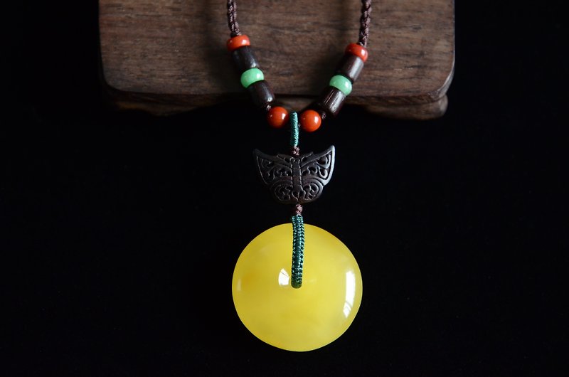 [Love] Amber natural amber donut retro literary necklace - Necklaces - Semi-Precious Stones Yellow