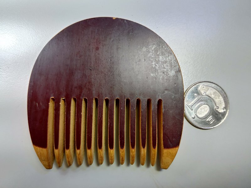 【Taiwan Xiao Nan】Sao Nan original lacquer sister head small wooden comb (M) - เครื่องประดับผม - ไม้ 