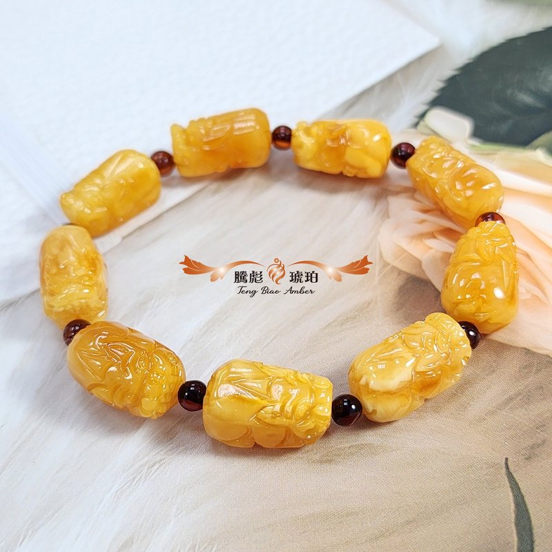 Tengbiao amber natural amber Wax chicken oil yellow waxy Wax to attract wealth and ward off evil spirits Pixiu exquisite sketches - สร้อยข้อมือ - เครื่องเพชรพลอย สีส้ม