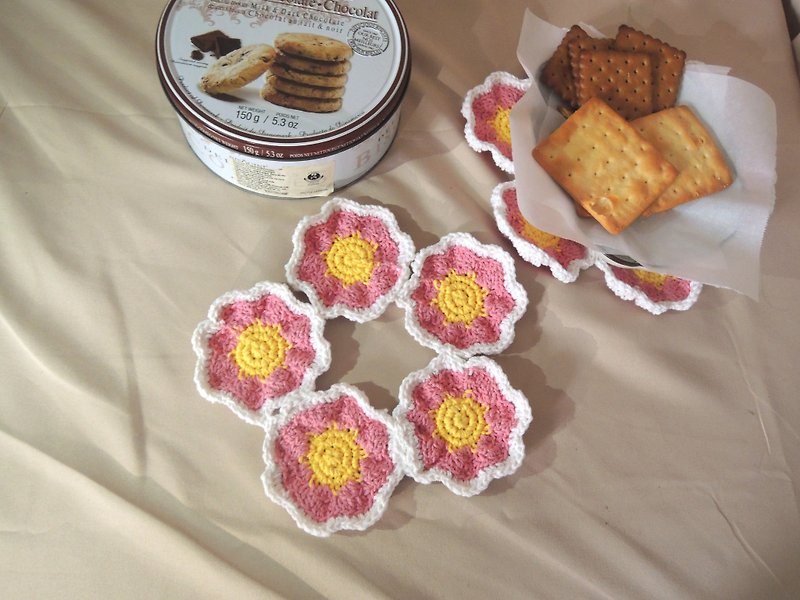 Pink camellia heat insulation mat / weaving / crochet / handmade / storage mat / camellia / gift - ผ้ารองโต๊ะ/ของตกแต่ง - ผ้าฝ้าย/ผ้าลินิน สึชมพู