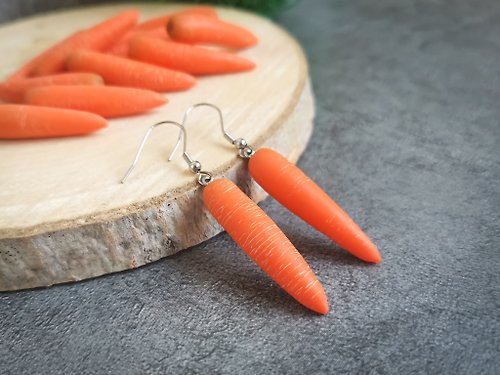 FRUIT STORIES Carrot earrings is cottagecore weird, funny, cute, gay, quirky, veggie earrings
