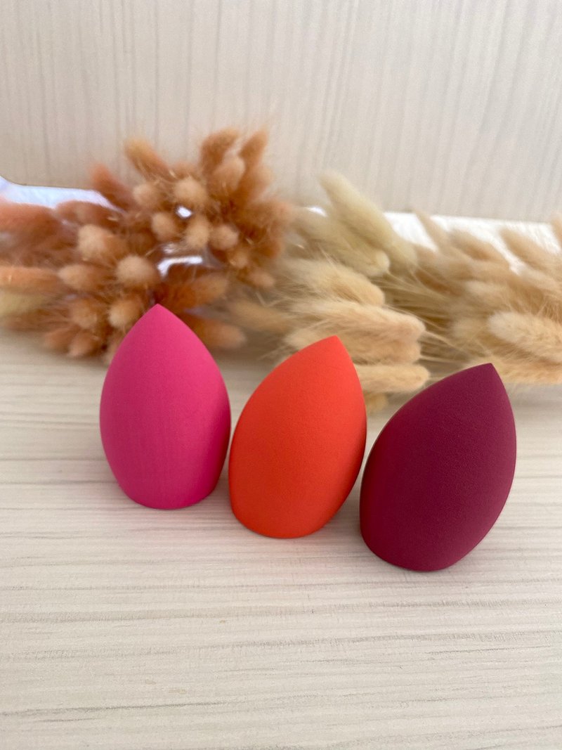 Chicme Angled Makeup Egg - อุปกรณ์แต่งหน้า/กระจก/หวี - วัสดุอื่นๆ สีแดง