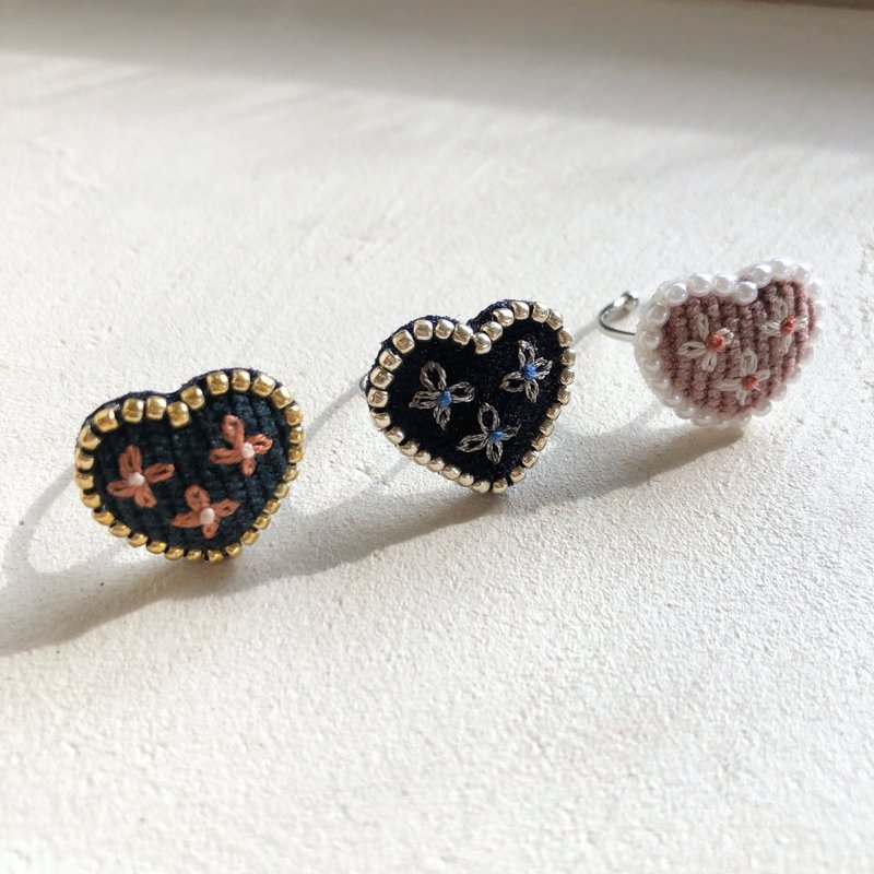 love embroidery ring - แหวนทั่วไป - งานปัก สีน้ำเงิน