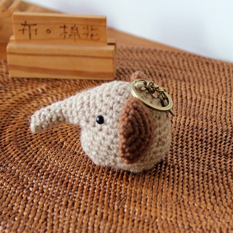Wool Elephant Keychain Baby Elephant Charm - ที่ห้อยกุญแจ - เส้นใยสังเคราะห์ สีนำ้ตาล