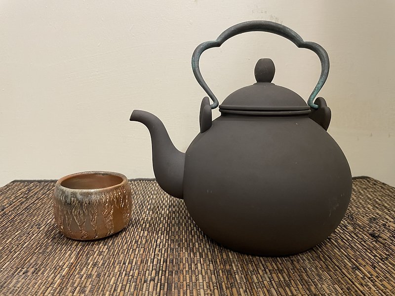 Taiwan refined Miyoshi strict selection rock mine kettle traditional kettle bronze handle three-color - Teapots & Teacups - Pottery 