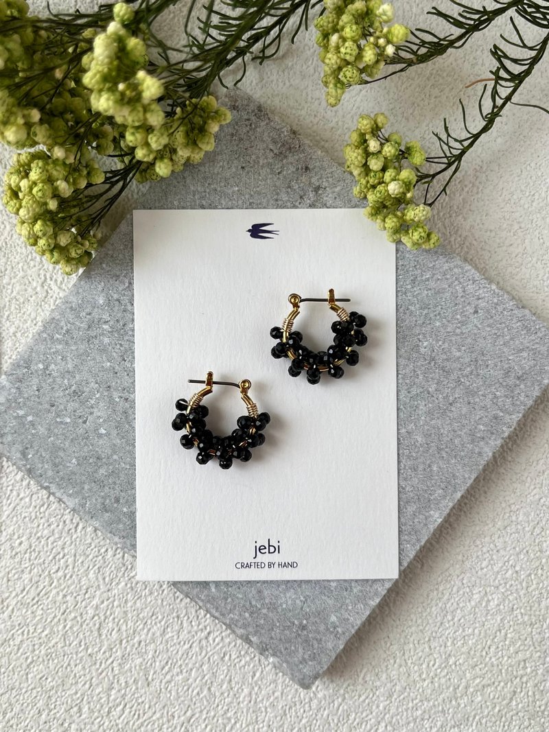 Black Spinel Petit Hoop Earrings - ต่างหู - เครื่องประดับพลอย สีดำ