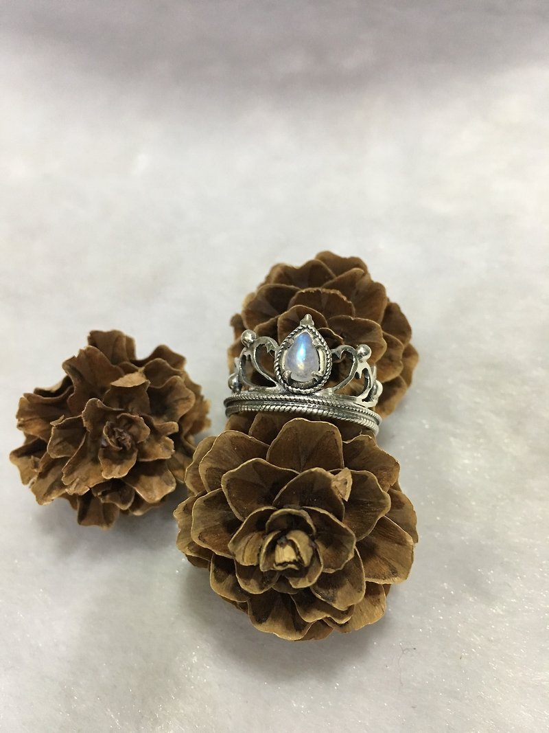 Moonstone in crown design Handmade in Nepal 92.5% Silver - General Rings - Gemstone 