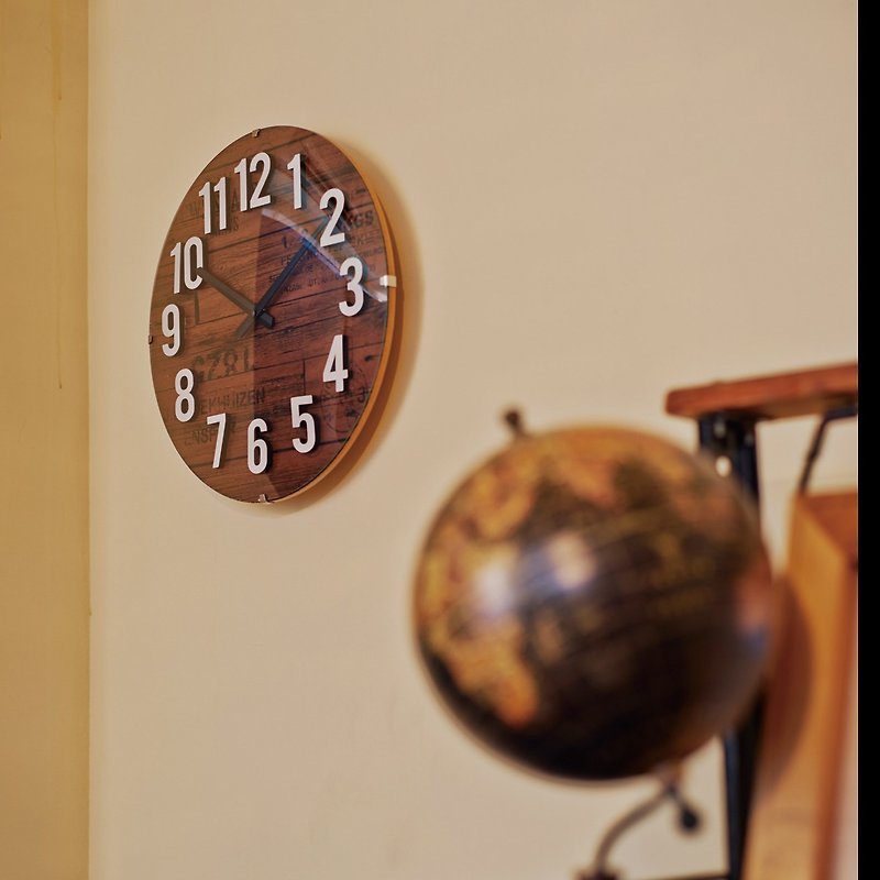 Baltic- 復古字母造型掛鐘(棕) - 時鐘/鬧鐘 - 木頭 咖啡色