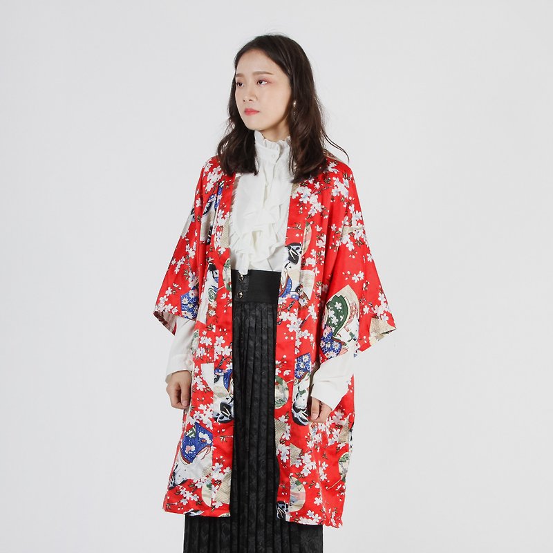 [Egg plant vintage] geisha flower fire print vintage satin kimono blouse - เสื้อแจ็คเก็ต - เส้นใยสังเคราะห์ สีแดง