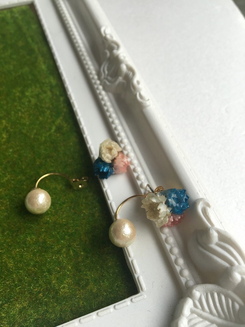 Dried powder blue tie Daisy earrings - Earrings & Clip-ons - Plants & Flowers Multicolor