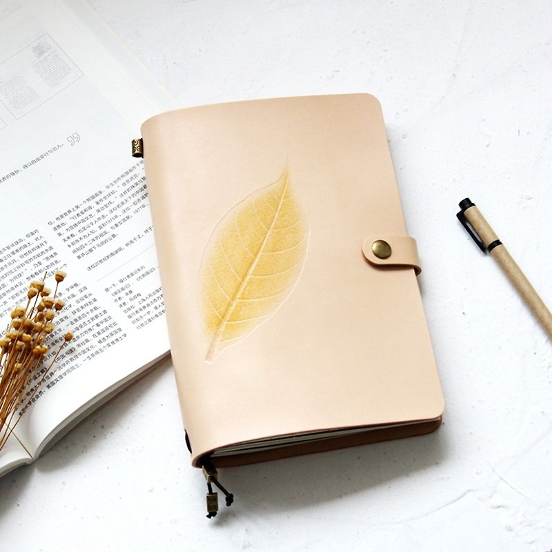 Such as eucalyptus leaves rubbing series of the first layer of vegetable tanned leather beige white a5 handbook notebook diary TN travel book 22*15.5cm - สมุดบันทึก/สมุดปฏิทิน - หนังแท้ ขาว