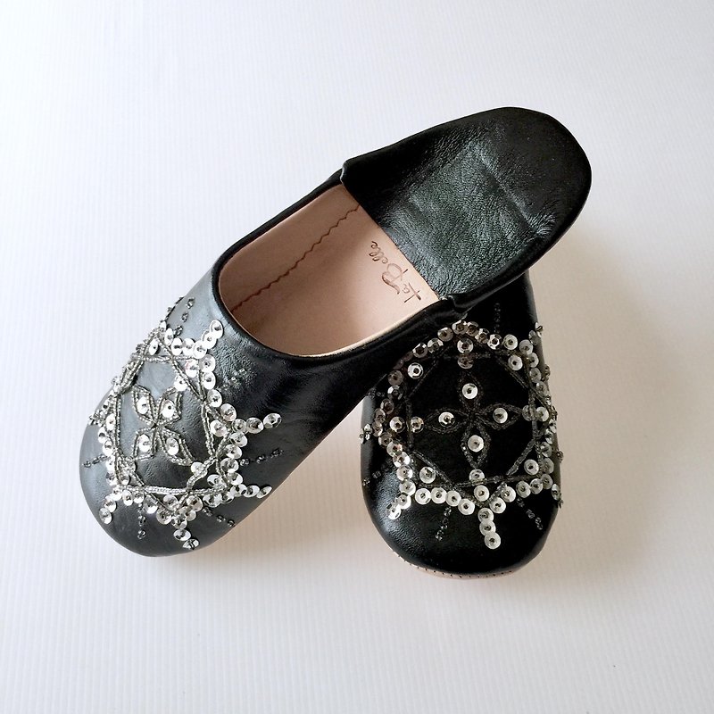 Babouche Slipper /拖鞋/綺麗な刺繍の手づくりバブーシュ/ティアラ/ユニークデザイン/漆黒/スリッパ - 置物 - 革 ブラウン