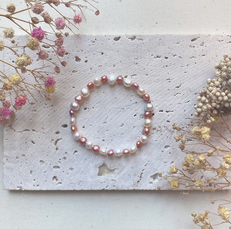 Natural Freshwater Pearl Elastic Bracelet [Ambilight] Pink and White Two-color Pearl Valentine's Day Gift - สร้อยข้อมือ - ไข่มุก หลากหลายสี