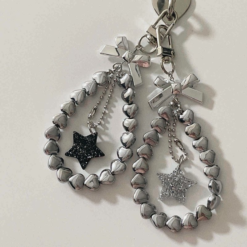 Kitsch Silver Heart Beads Strap Keyring - ที่ห้อยกุญแจ - อะคริลิค หลากหลายสี