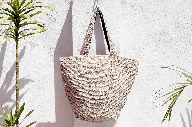 Hand-knitted bag oblique backpack woven bag crochet bag cotton and linen bag triangle bag shopping bag-summer cotton and linen - กระเป๋าแมสเซนเจอร์ - ผ้าฝ้าย/ผ้าลินิน สีกากี