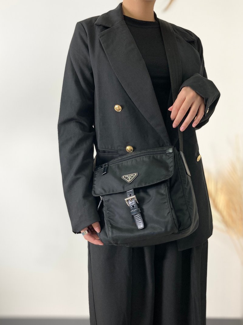 【 日本直送　名牌中古包 】PRADA プラダ トライアングルロゴ ナイロン×レザー フロントバックル ショルダーバッグ ブラック vintage ykd4wx - 側背包/斜背包 - 尼龍 黑色
