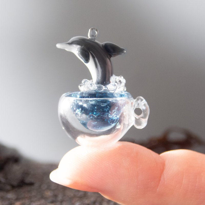 Dolphin Jumping out of Small Cup with Ocean Wave Necklace - 項鍊 - 玻璃 藍色