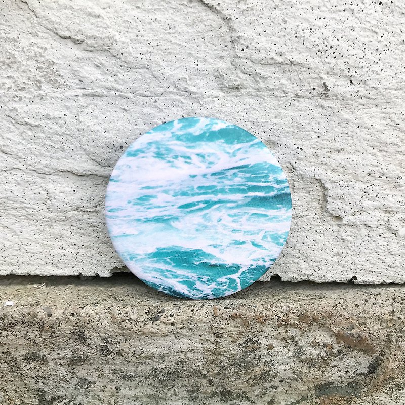 Sea wave / small badge - เข็มกลัด/พิน - พลาสติก สีน้ำเงิน