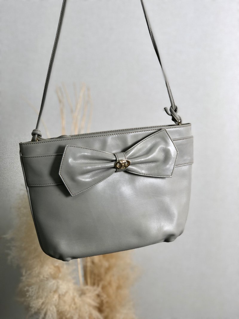 【 日本直送　名牌中古包 】CELINE セリーヌ ショルダーバッグ グレー ブラゾン レザー リボン vintage ヴィンテージ オールド dei55p - 側背包/斜背包 - 真皮 灰色