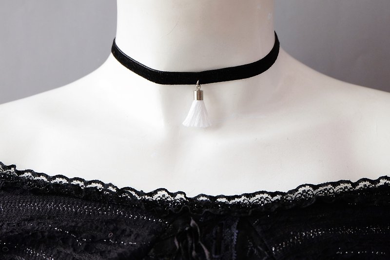 White tassel black velvet choker - Necklaces - Other Materials Black