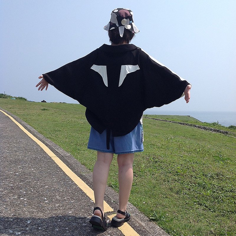 Design No.SR200 - 【Manta Ray】Handmade Cloak Coat - Women's Casual & Functional Jackets - Cotton & Hemp Black