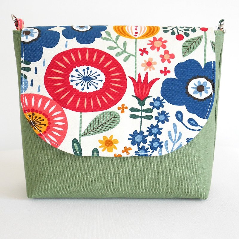 Flower Contrast Chain - กระเป๋าแมสเซนเจอร์ - ผ้าฝ้าย/ผ้าลินิน สีเขียว