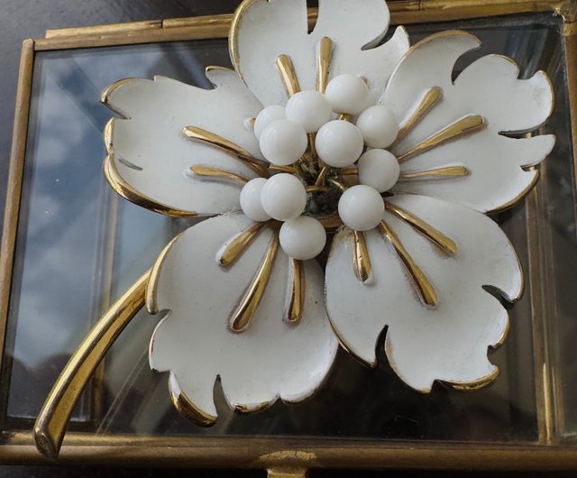 Kramer Vintage Brooch Flower White Enamel Floral Pin signed
