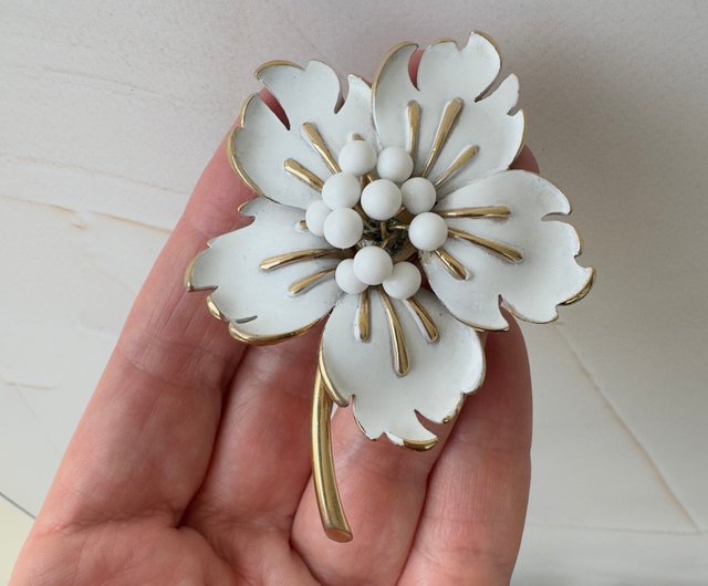 Kramer Vintage Brooch Flower White Enamel Floral Pin signed
