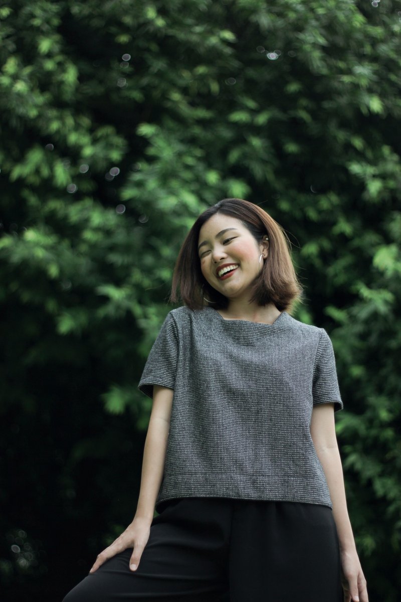 Croptop square neck back curve selvage - 女上衣/長袖上衣 - 聚酯纖維 黑色