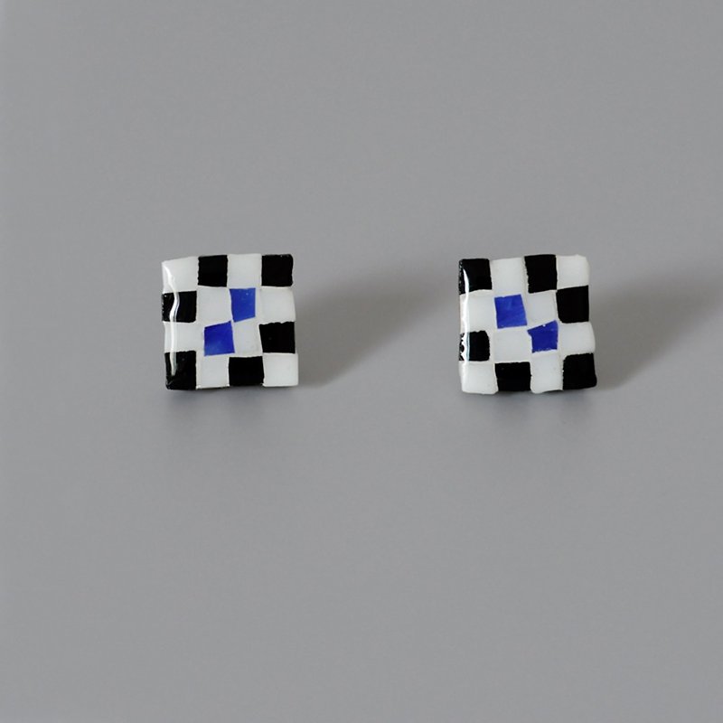 Stained glass mosaic earrings/ear clip original design handmade square black and white pattern - Earrings & Clip-ons - Glass 