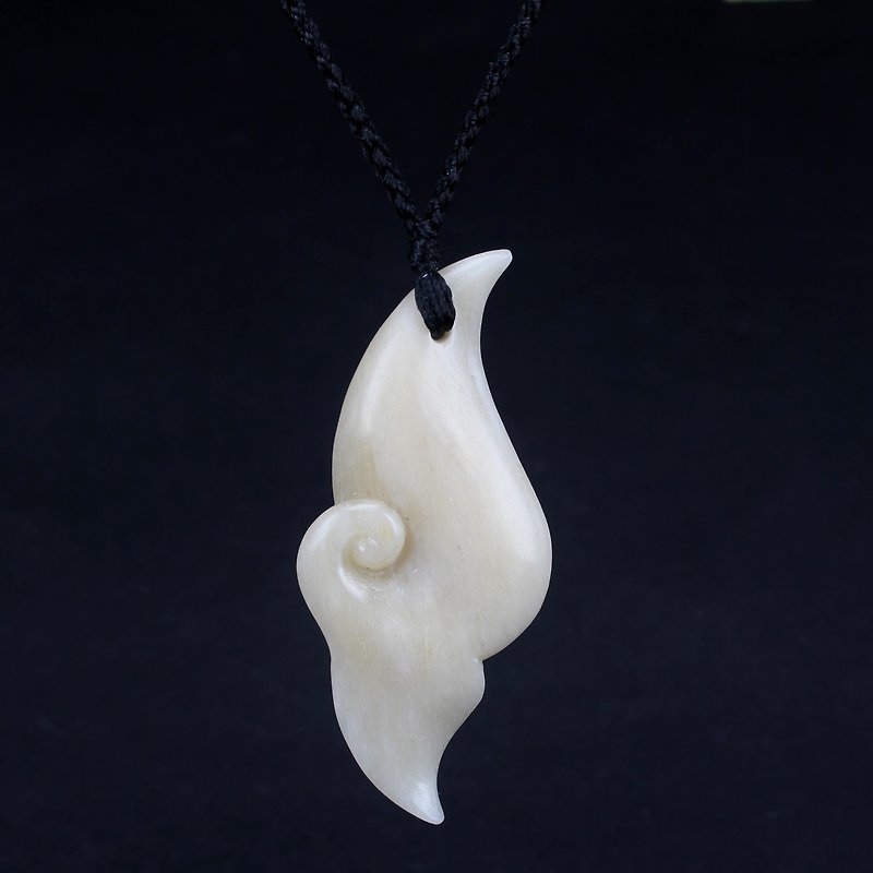 Maori tribe cute dolphin whale tail bone carving pendant youth exquisite fashion men and women necklace jewelry