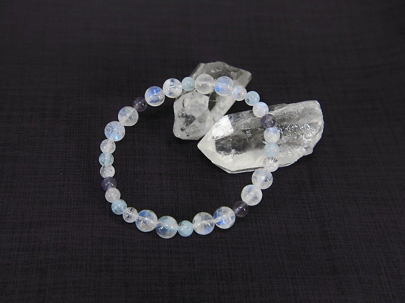(Ofelia.) Natural Moonstone x Seawater Sapphire x Cordierite Bracelet (J87.Sissy) Crystal - สร้อยข้อมือ - เครื่องเพชรพลอย ขาว