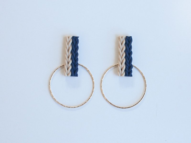 Knit and hoop earrings / earrings / navy · beige - ต่างหู - ดินเหนียว สีน้ำเงิน