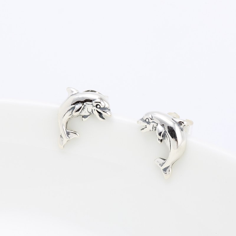 Cute Dolphin s925 sterling silver earrings Valentine's Day gift - ต่างหู - เงินแท้ สีเงิน