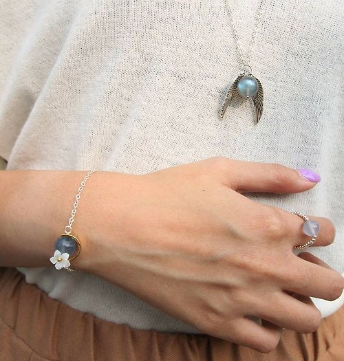 Duck Playground 藍螢石 ，貝母櫻花 純銀 手鍊Blue Flourite, mother pearl flower 925 silver bracelet