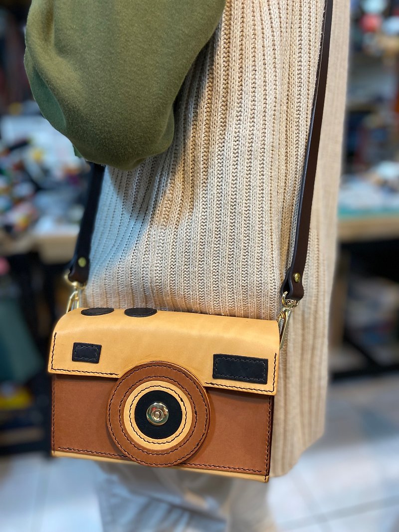 Vegetable tanned leather pure cowhide hand-stitched camera style bag - Messenger Bags & Sling Bags - Genuine Leather 