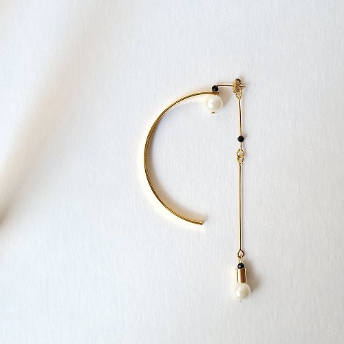 Link & See 串。手作 e130-黃銅珍珠黑尖金石耳環