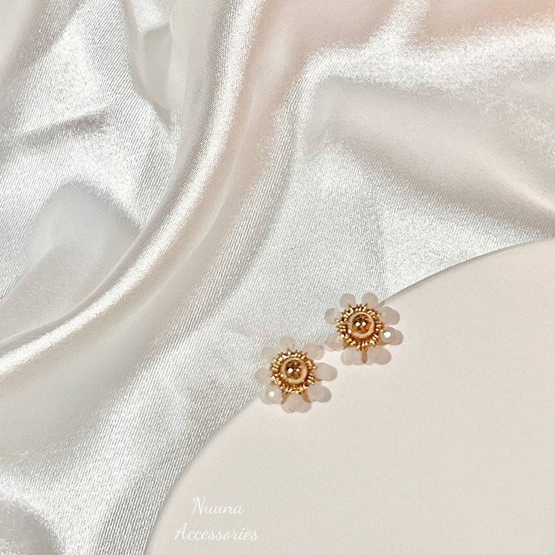 14KGF l Two-Wear l Night Bloom l Natural Moonstone Earrings - ต่างหู - เครื่องประดับ สีทอง