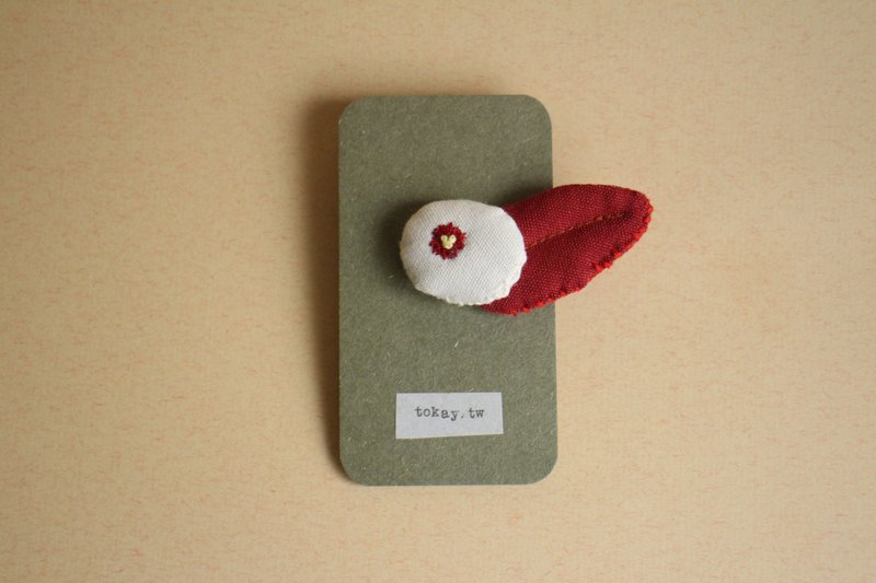 立体布花ブローチ・朱紙うちわ血萼花刺繍ブローチD - ブローチ - 刺しゅう糸 レッド