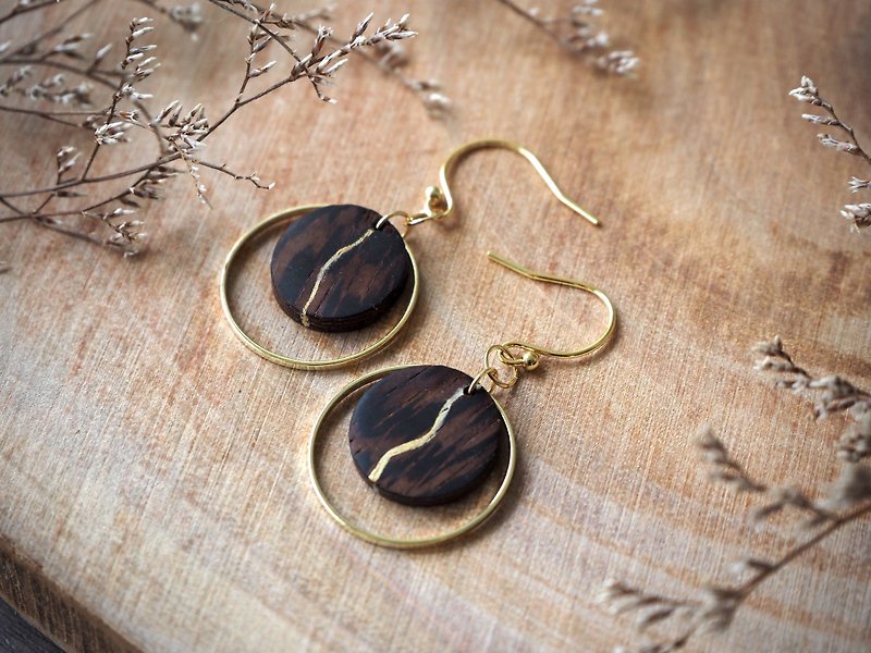 Handmade walnut earrings-Full Moon Series 2 - ต่างหู - ไม้ 